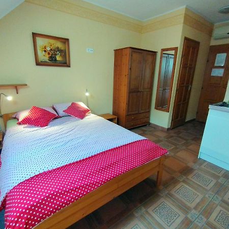 Burg Apartman ยูลา ภายนอก รูปภาพ