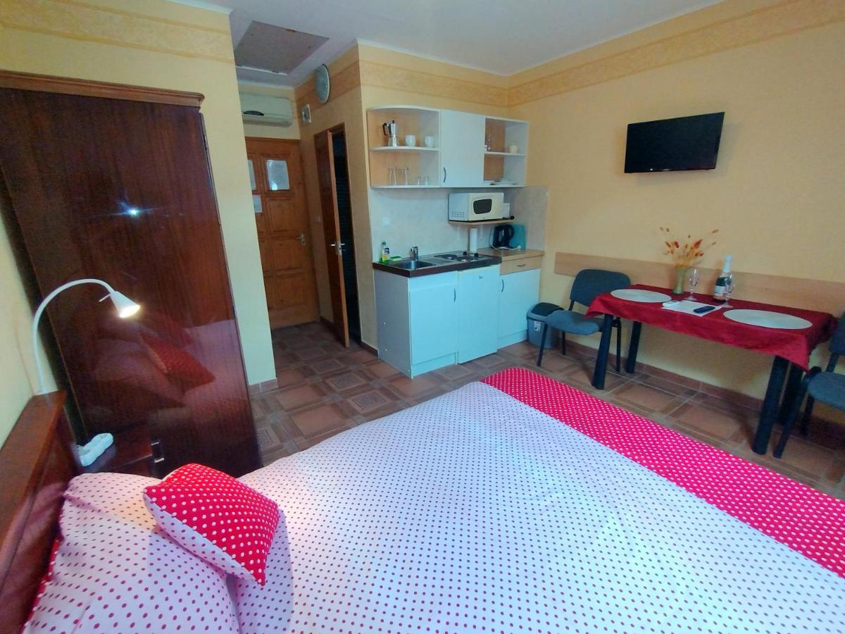 Burg Apartman ยูลา ภายนอก รูปภาพ