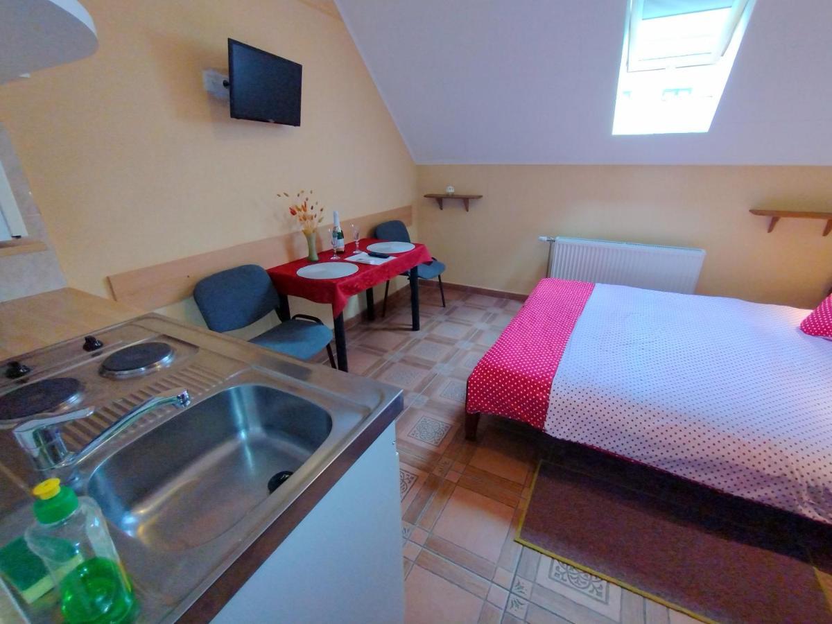 Burg Apartman ยูลา ภายนอก รูปภาพ