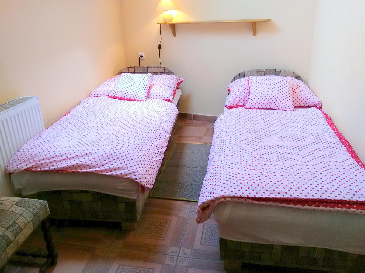 Burg Apartman ยูลา ภายนอก รูปภาพ