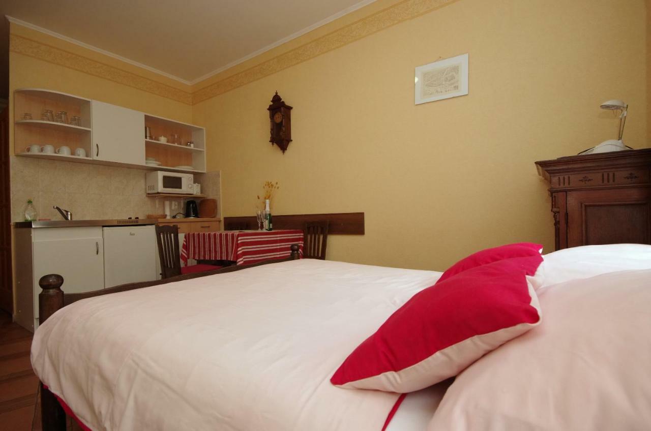 Burg Apartman ยูลา ภายนอก รูปภาพ