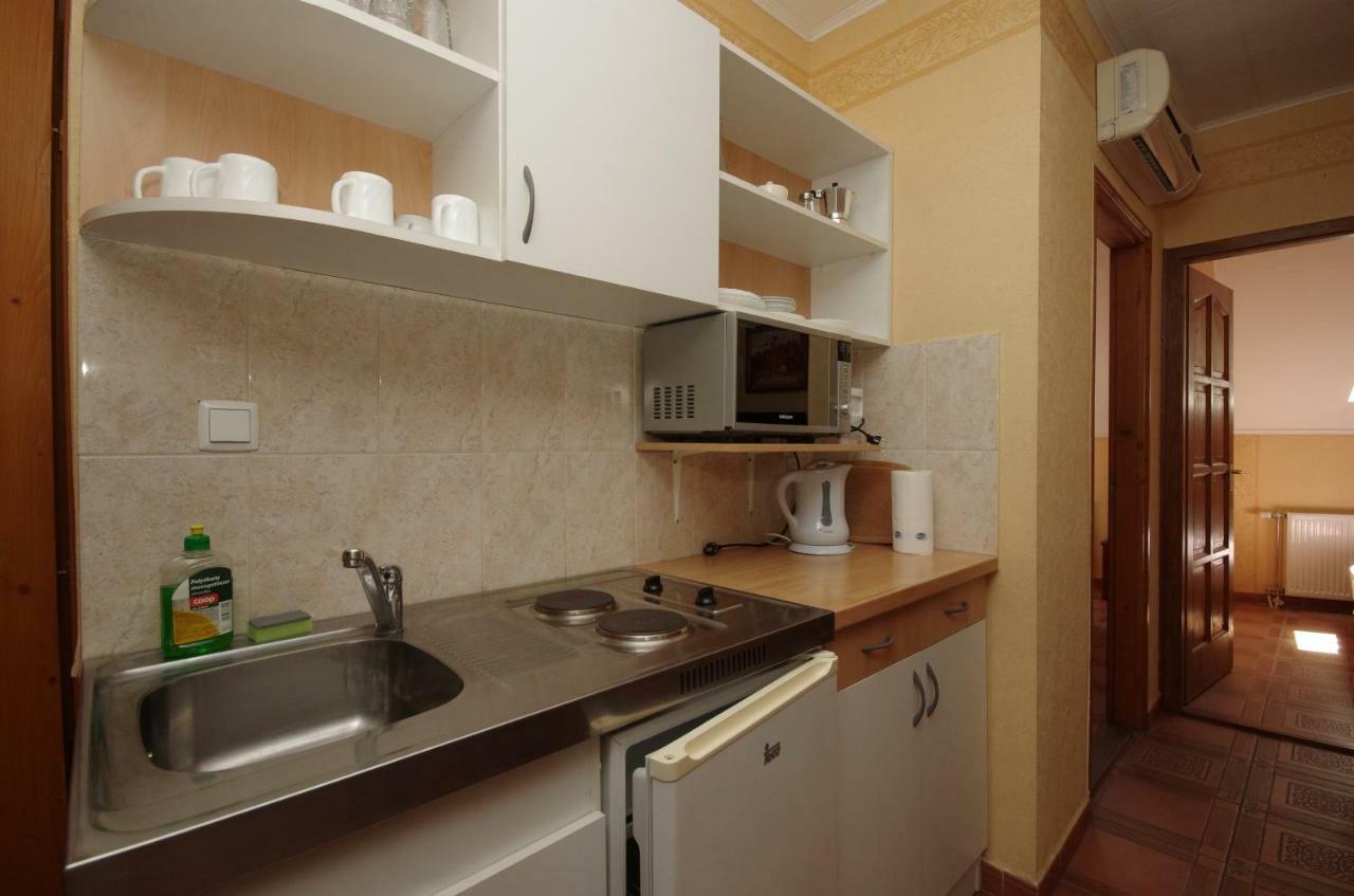 Burg Apartman ยูลา ภายนอก รูปภาพ