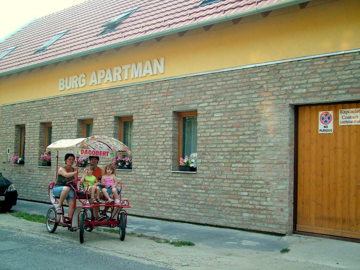 Burg Apartman ยูลา ภายนอก รูปภาพ